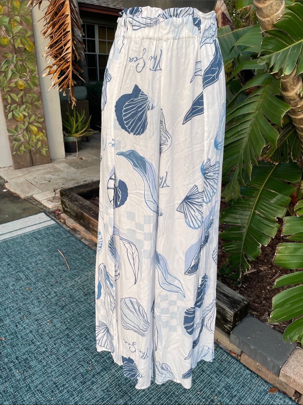 seashell motif coastal wide leg pants with split front